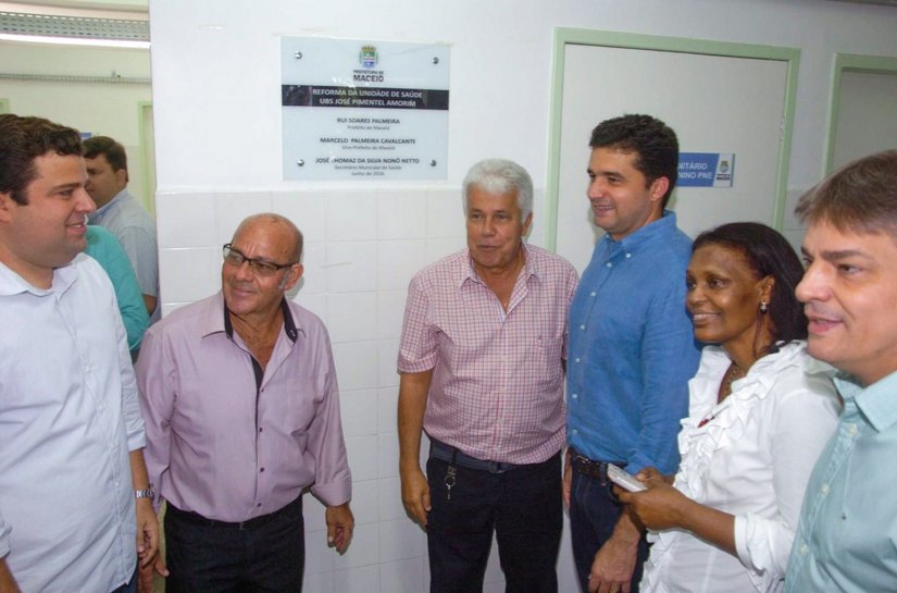 Rui Palmeira entrega unidade de saúde no Salvador Lyra