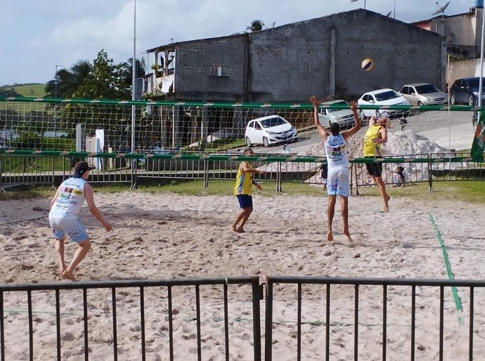 Circuito de vôlei de areia e final do campeonato master de futebol de Penedo acontecem no domingo, 23