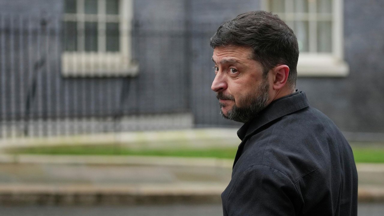 Equipe de Zelensky considera ex-chefe das Forças Armadas como rival