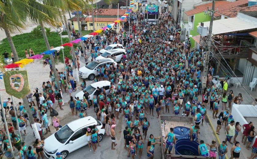 Folia arrasta multidão na orla marítima de Maragogi