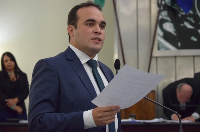 Deputado Davi Maia faz relato de sua trajetória política e profissional