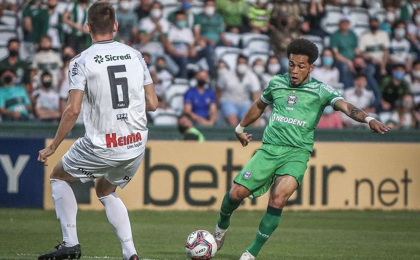 Coritiba faz três gols em 11 minutos e fica a uma vitória do acesso na Série B