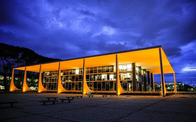 Metade dos juízes do Brasil ganha mais que os ministros do STF; entenda