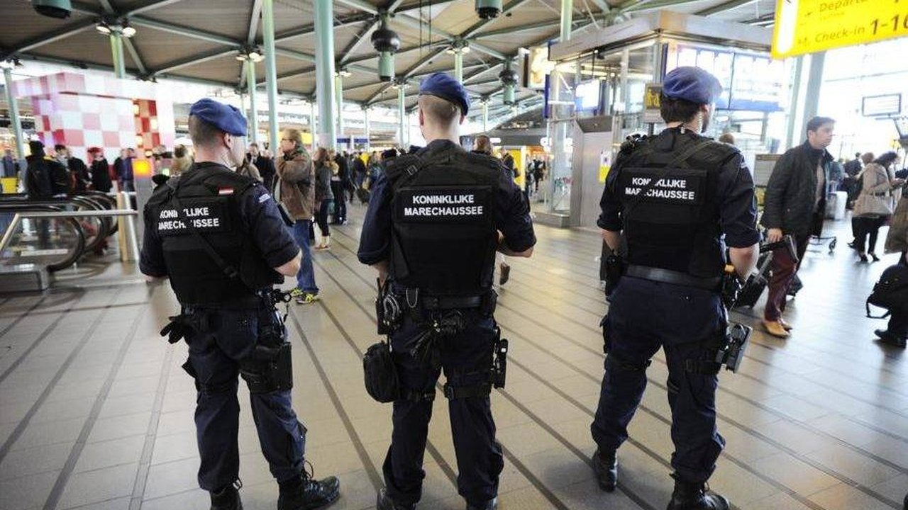Polícia prende mais de 140 torcedores em Amsterdã antes de jogo do Ajax na Liga Europa