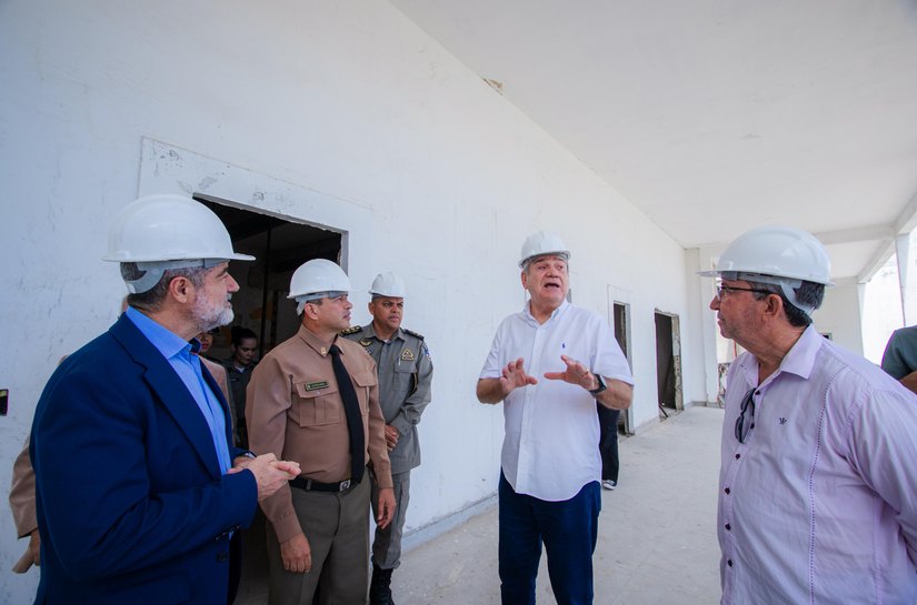 Ronaldo Lessa visita obras do Quartel Geral da PM e reforça compromisso para conclusão da reforma