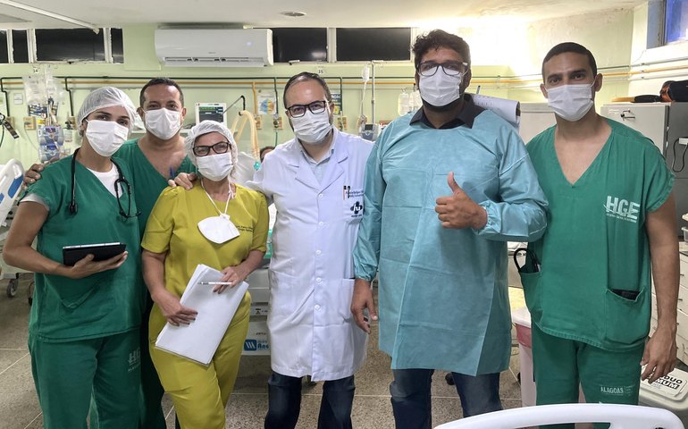 Ex-paciente volta ao HGE para agradecer aos profissionais por ter salvo a sua vida