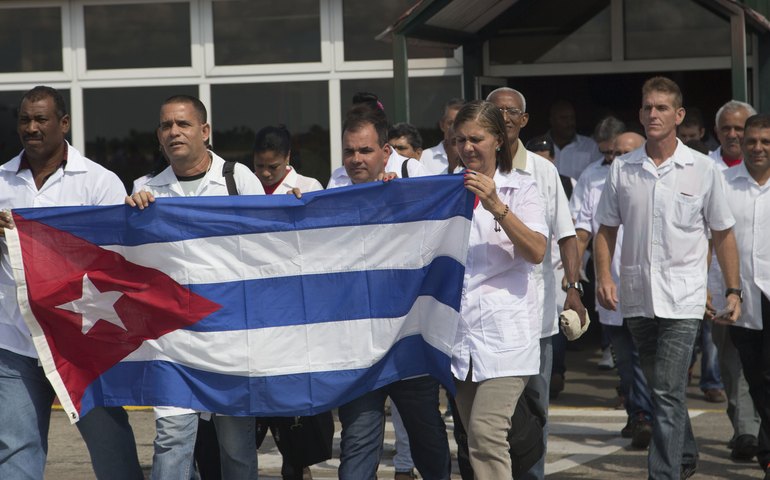 Desembargador manda Saúde recontratar 1,7 mil cubanos no Mais Médicos
