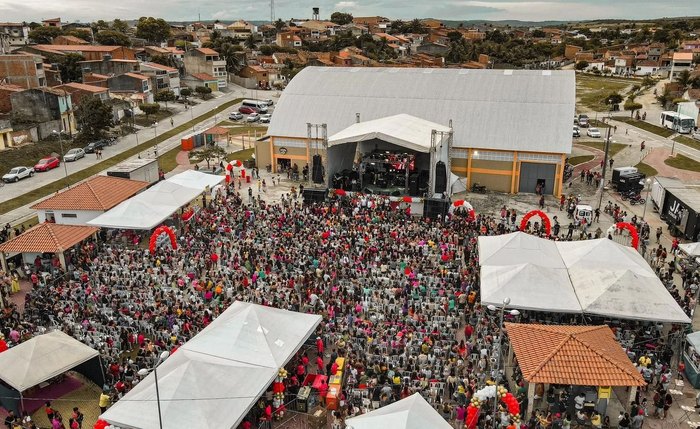 Milhares de pessoas compareceram à festa