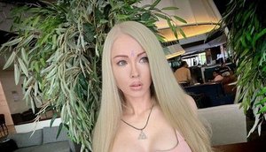 'Barbie humana' é acusada de comandar espécie de seita e envenenar milhões de pessoas