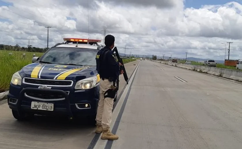 Polícia Rodoviária Federal recupera quatro veículos em Alagoas