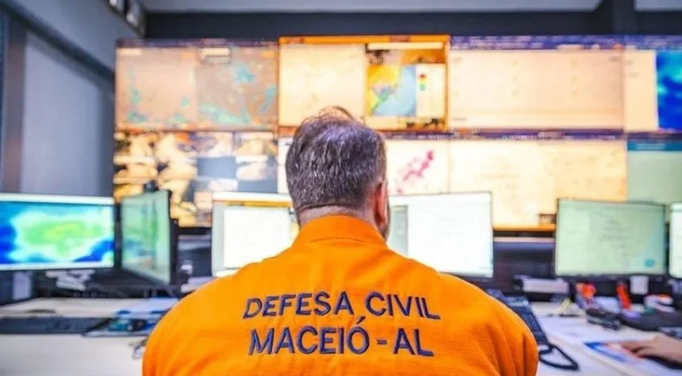 Órgão monitora as condições do tempo e emite alertas para a população em caso de necessidade. - Foto: Secom Maceió