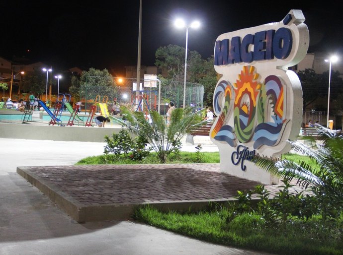 Praça do Bicentenário muda rotina no José Tenório