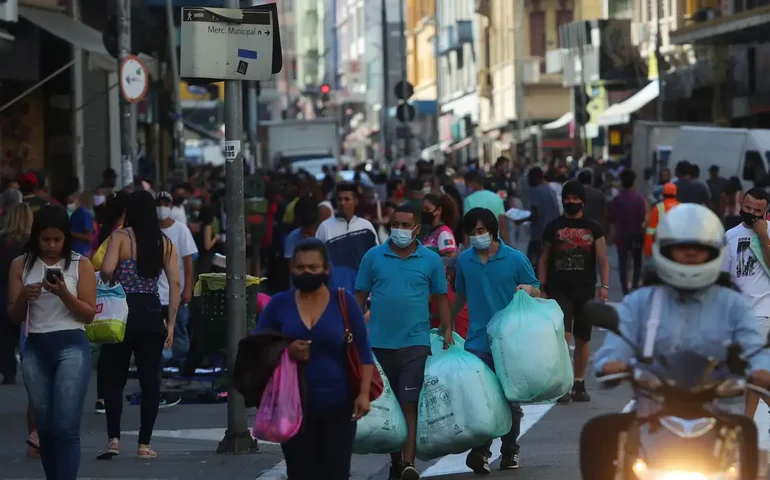 SP: comércio deve faturar 5,4% no Dia das Mães em 2025, diz Fecomercio