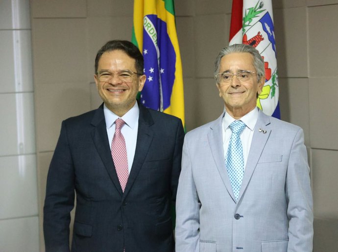 Na Assembleia Legislativa, governador em exercício reforça importância da cooperação institucional