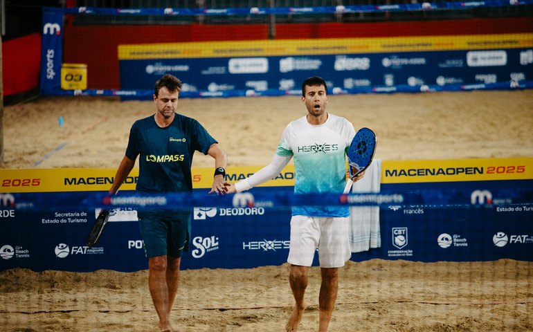 Brasileiros garantidos na final do Macena Open Prime na Praia do Francês