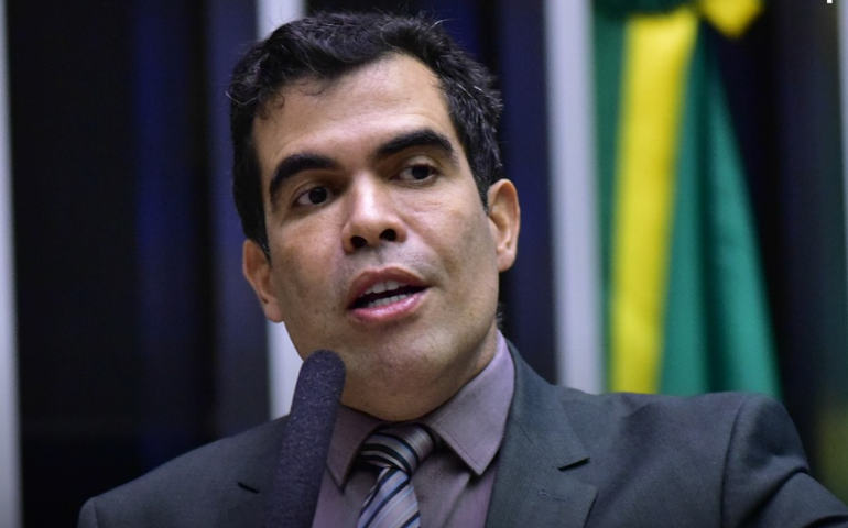 Deputado propõe CPI sobre lavagem de dinheiro e uso de verba do Bolsa Família em apostas