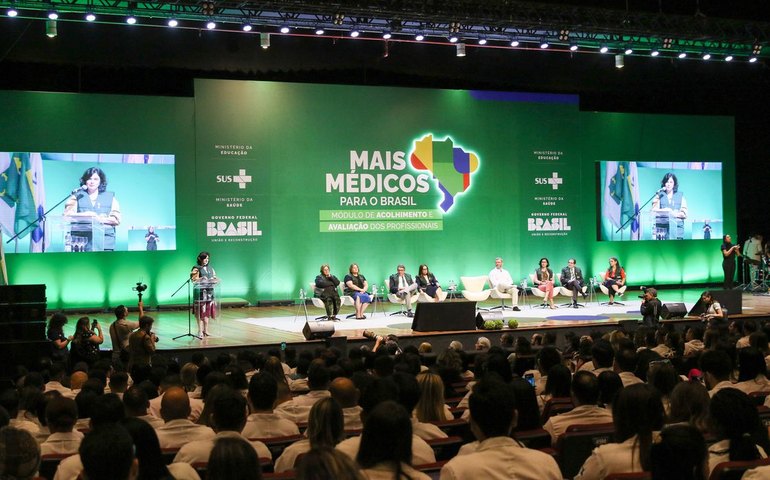 Curso de formação do Mais Médicos conta com 1 mil profissionais