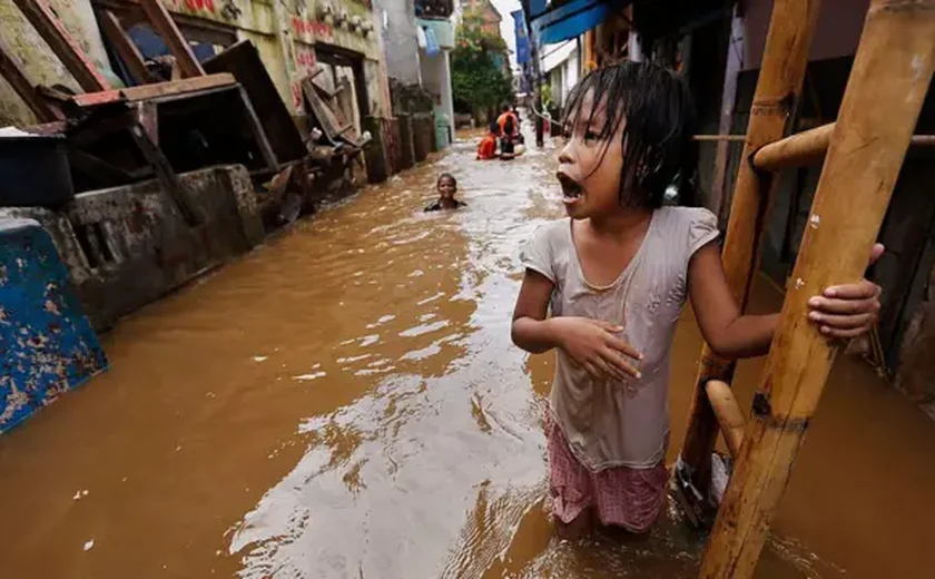 Clima extremo e casamento infantil: como inundações estão aumentando matrimônios forçados no Paquistão