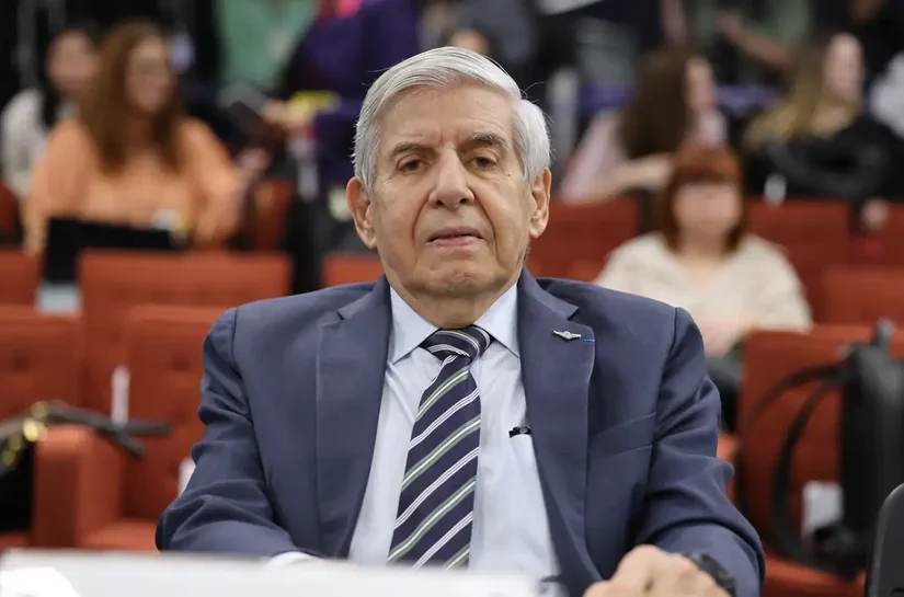 Moraes manda Heleno passar por perícia médica em 15 dias