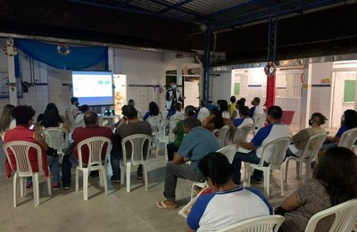 Vigilância de Maceió capacita escola e abrigos para idosos sobre boas práticas