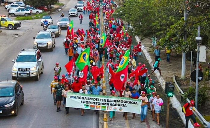 Sem-terra realizam marcha em Maceió