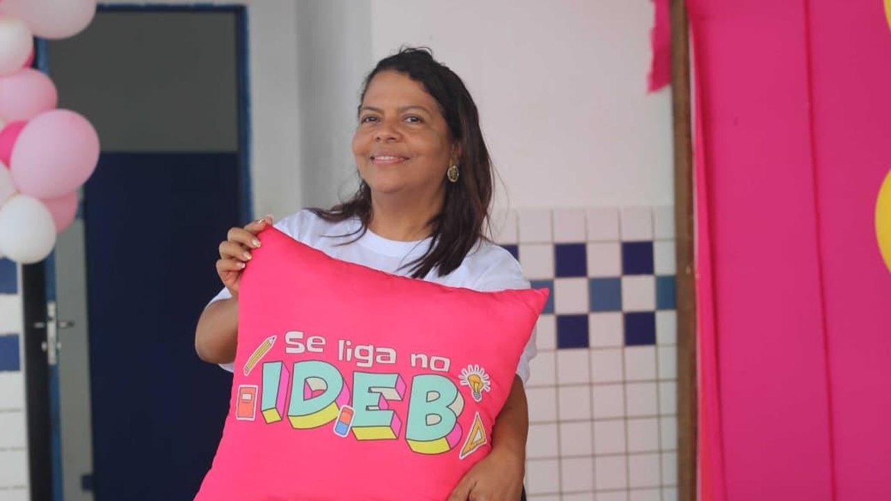 Semed Maceió homenageia trabalhadores no Dia dos Profissionais da Educação
