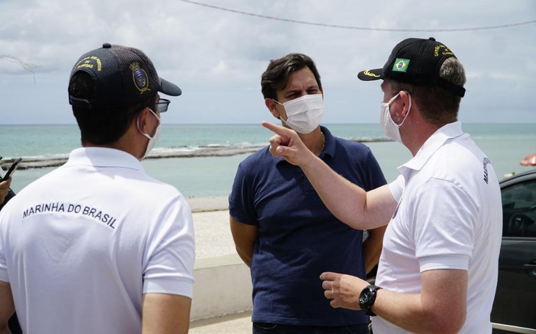 Prefeito Marcelo Beltrão e Capitão dos Portos discutem projeto de recuperação do Farol de Coruripe