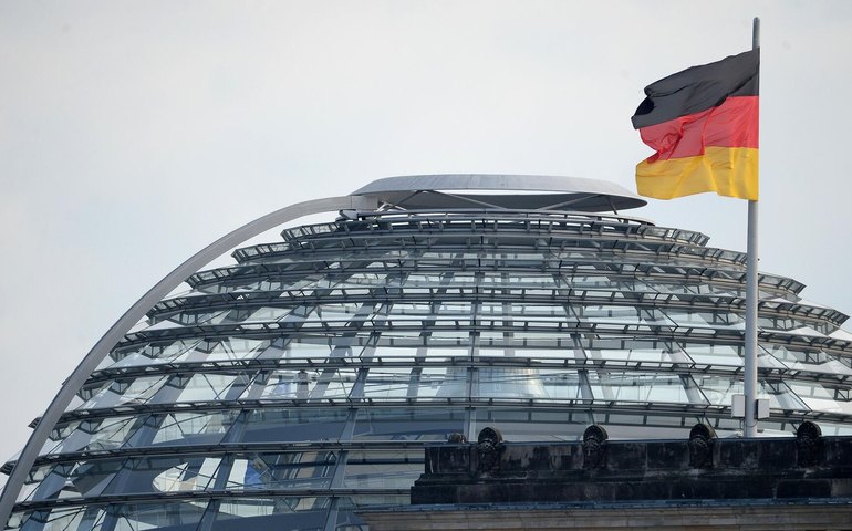 Mídia: líder da esquerda alemã pretende se opor ao aumento dos gastos com defesa