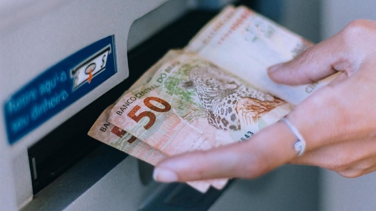 Governo assina convênio para carência em empréstimo consignado da Caixa hoje (21)