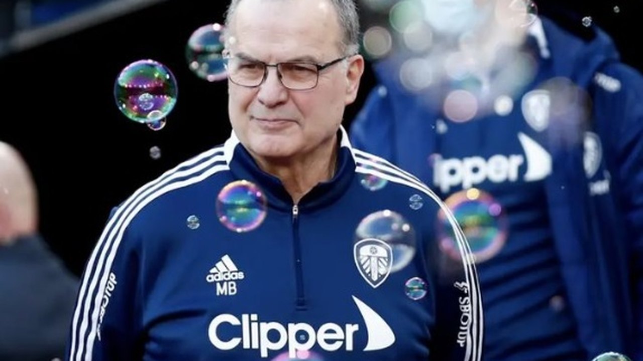 Sem Suárez e com seis jogadores que atuam no Brasil, Bielsa convoca Uruguai para Eliminatórias
