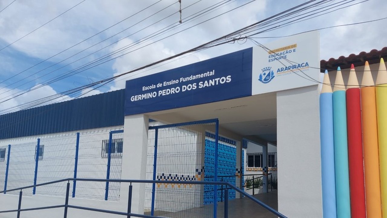Prefeito entrega a Escola Germino Pedro, no Cangandu, totalmente reformada e modernizada à população