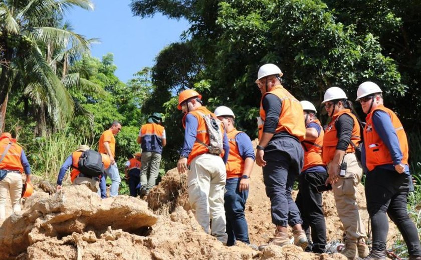 Defesa Civil de Maceió faz vistorias em residências afetadas por fortes chuvas em São Sebastião/SP