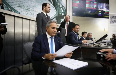 Assembleia Legislativa realiza sessão extraordinária para leitura e votação de pareceres