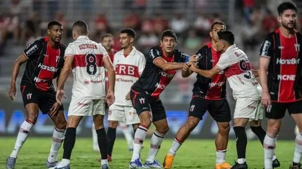 CRB abre 3 a 0, vê Botafogo-SP reagir, mas garante vitória no Rei Pelé