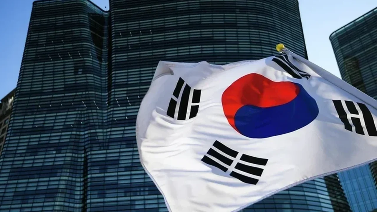 Professora suspeita de esfaquear e matar aluna na coreia do sul é interrogada pela polícia