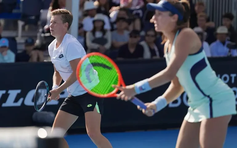 Dupla de Stefani perde nas quartas e dá adeus ao Aberto da Austrália