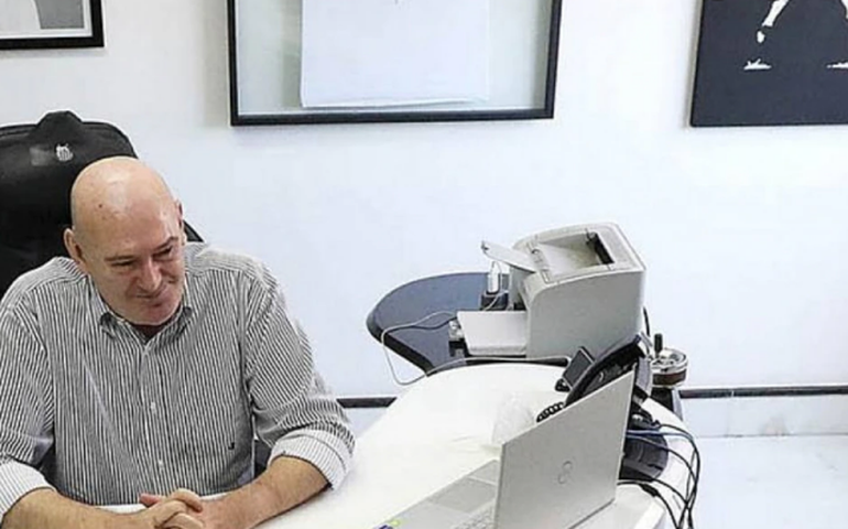 Cartolas mais tradicionais ainda têm espaço em meio à modernização dos clubes