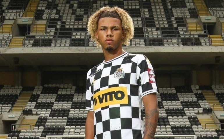 Santos contrata jovem Nathan Santos para tentar sanar problema na lateral-direita