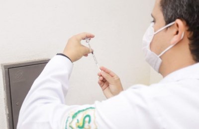 Secretaria de Saúde de Palmeira finaliza imunização de pacientes renais e inicia dose de reforço de acamados