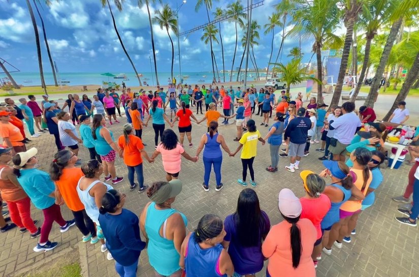 Núcleo de Atividade Física promove integração e qualidade de vida na Praia de Ponta Verde