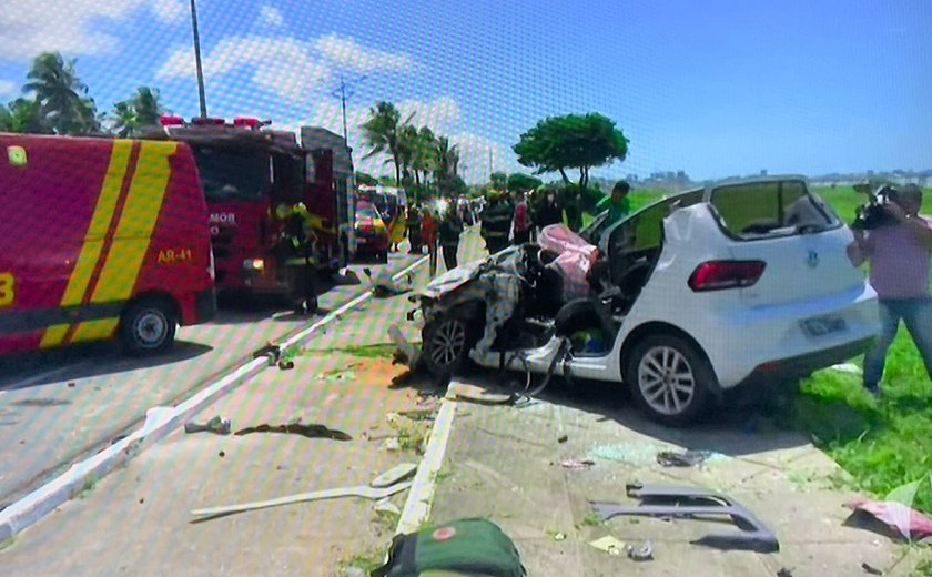 Pontal da Barra: três ficam feridos e mulher é levada em estado grave para o HGE após acidente