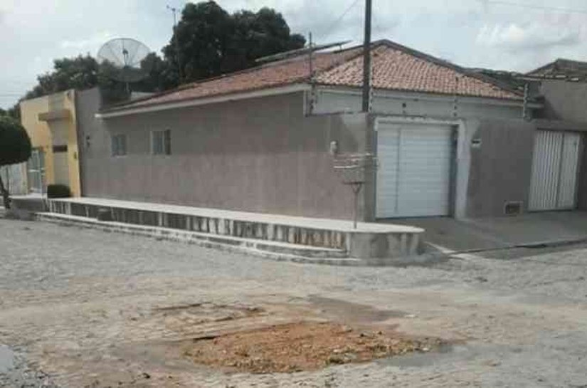 Arapiraca atende demanda de moradores e tapa buraco no Baixão
