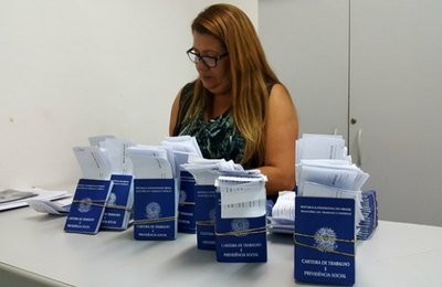 Mais de 350 carteiras de trabalho novas estão à espera dos titulares no Sine Jaraguá