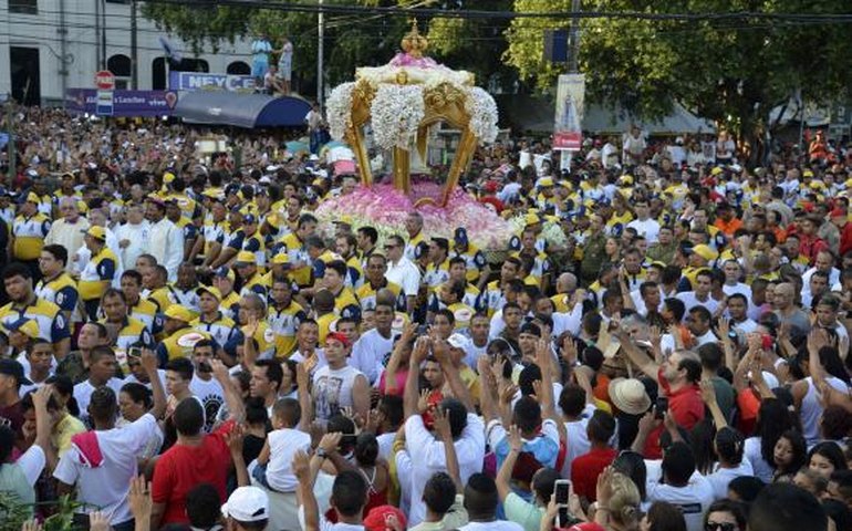 Círio de Nazaré leva 2 milhões de fiéis às ruas de Belém