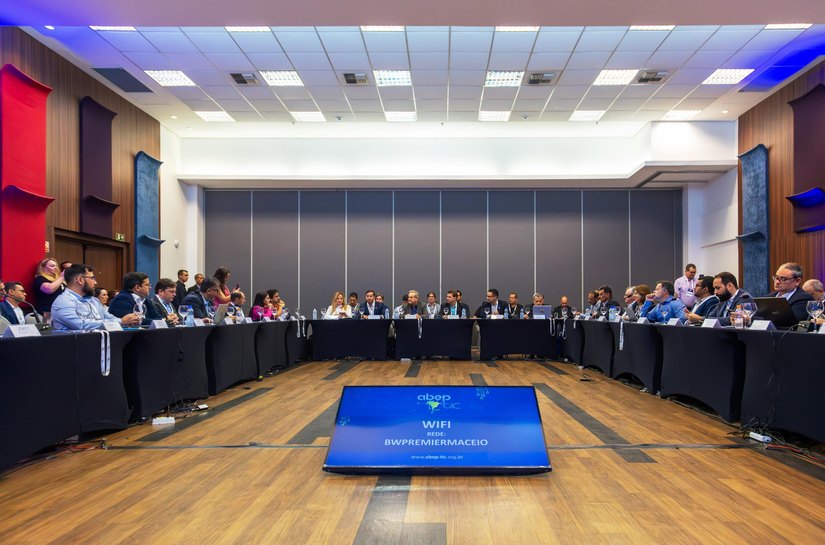 Ronaldo Lessa abre a primeira reunião de 2024 das empresas de processamento de dados do país