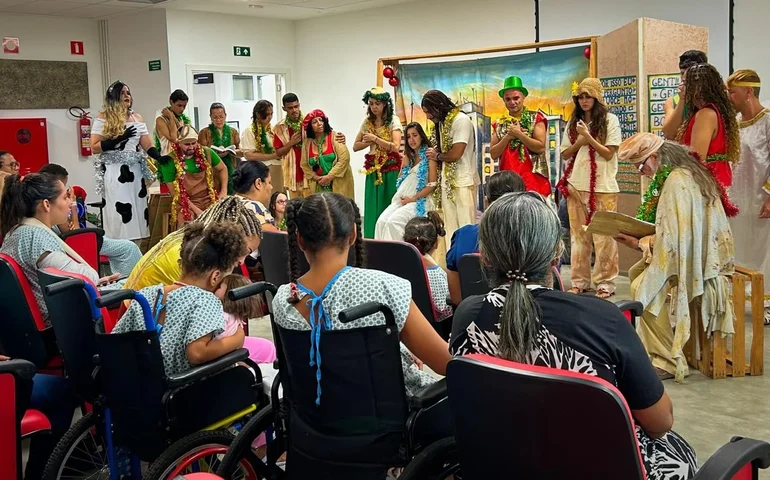Espetáculo ‘Na tal da Rua’ chega à 17ª edição em Salvador, espalhando a ‘magia do final de ano’ em hospitais e abrigos