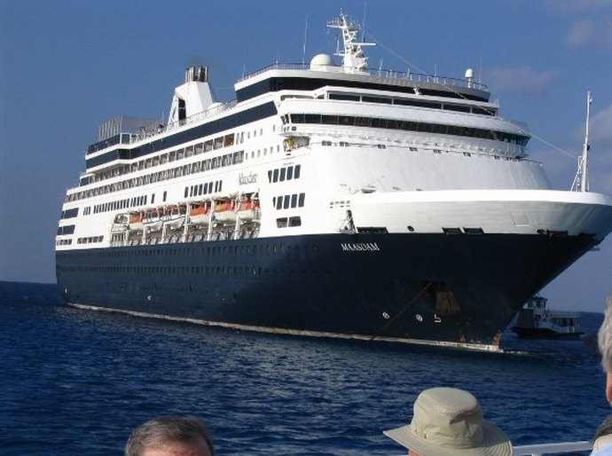 Chegada de cruzeiro segue movimentando alta temporada em Maceió