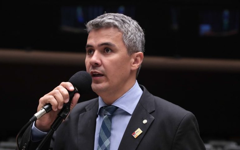 Comissão aprova projeto que dispensa pessoa com marca-passo de passar por detector de metal