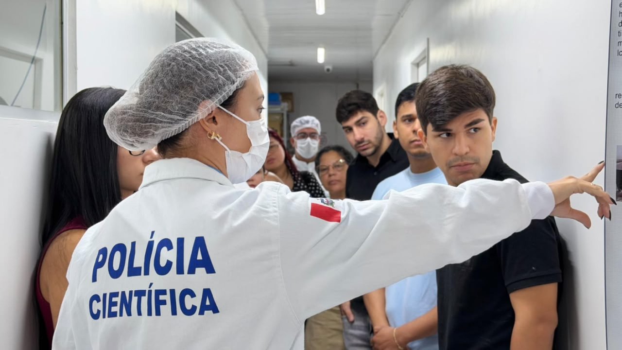 Estudantes de Direito conhecem setores da perícia criminal em visita ao Instituto de Criminalística