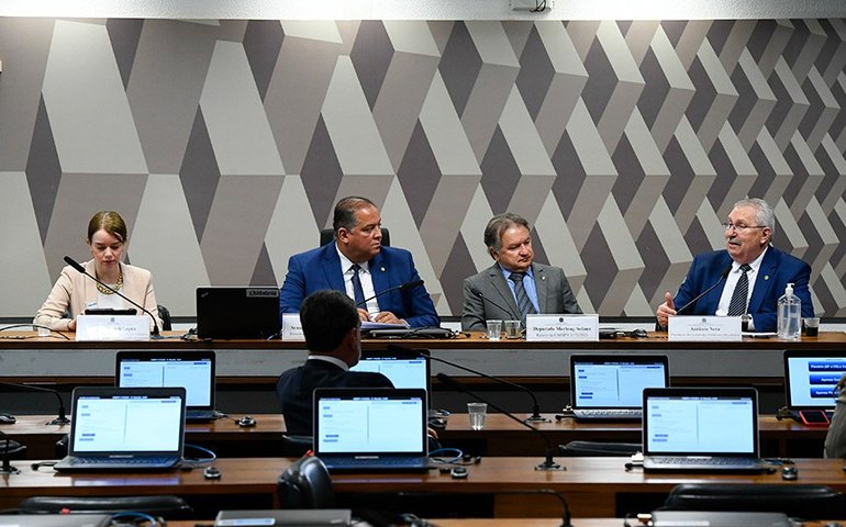 Comissão da MP do salário mínimo se reúne na terça para analisar relatório